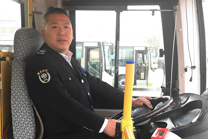 鮑明?！珖鴲蹗従礃I(yè)駕駛員楷模