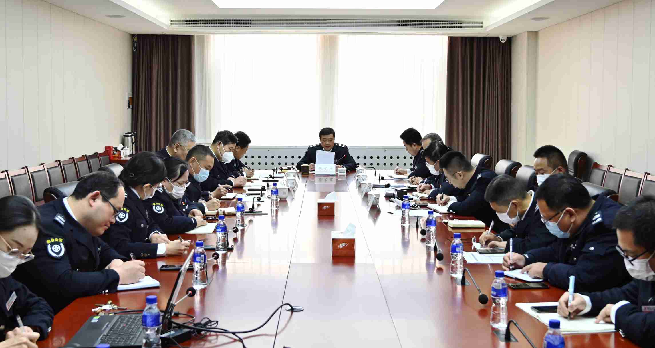 風(fēng)勁好揚帆 奮進正當(dāng)時 煙臺公交集團迅速傳達(dá)貫徹全市重點項目推進暨掛圖作戰(zhàn)指揮部動員會議精神